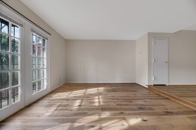 Building Photo - Charming Capitol Hill 1/1 apartment