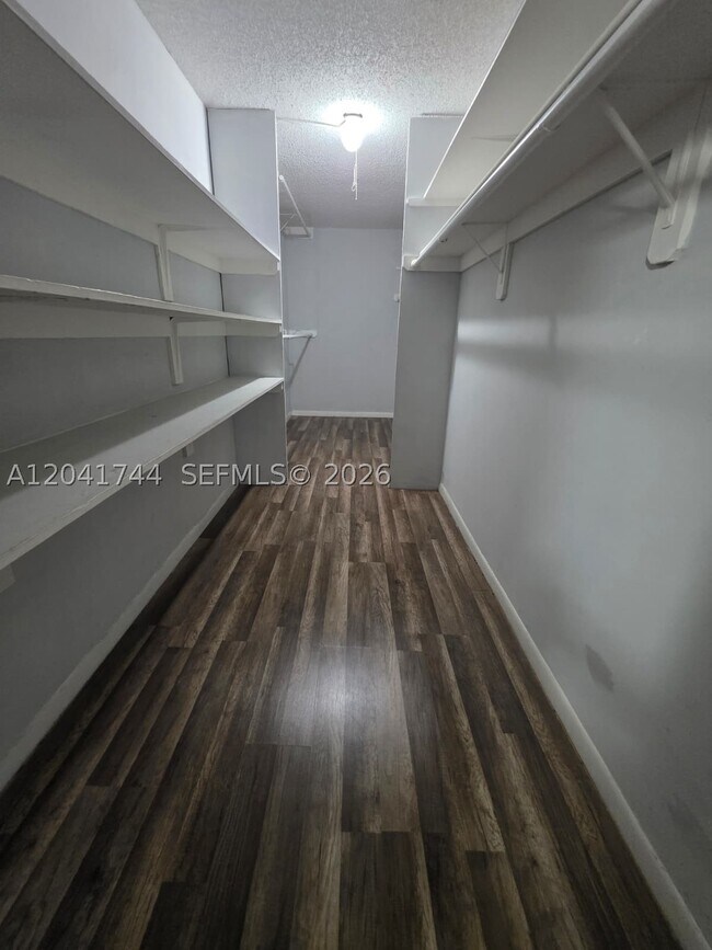 Building Photo - 6930 Miami Gardens Dr