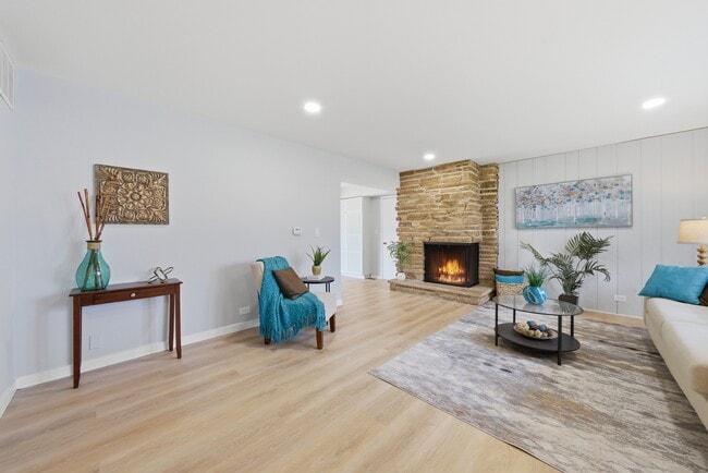 Building Photo - 593 Bristol Ln