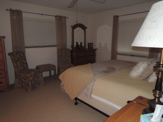 Building Photo - 1209 S Lakes End Dr