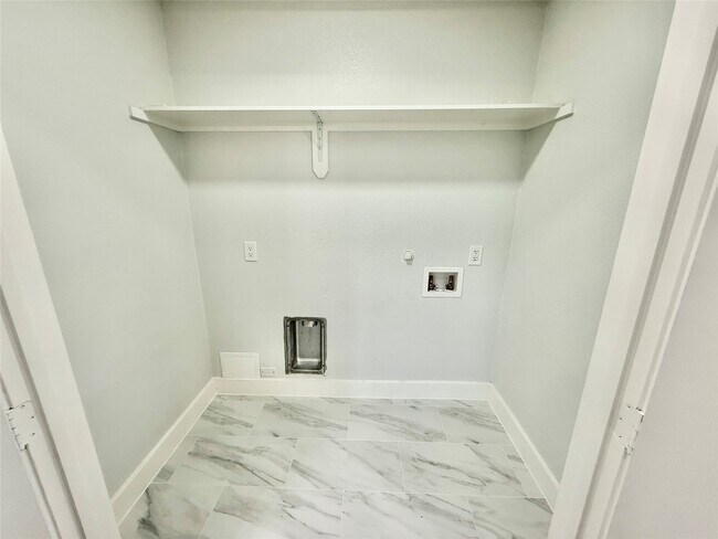 Building Photo - 1631 Shadow Bend Dr