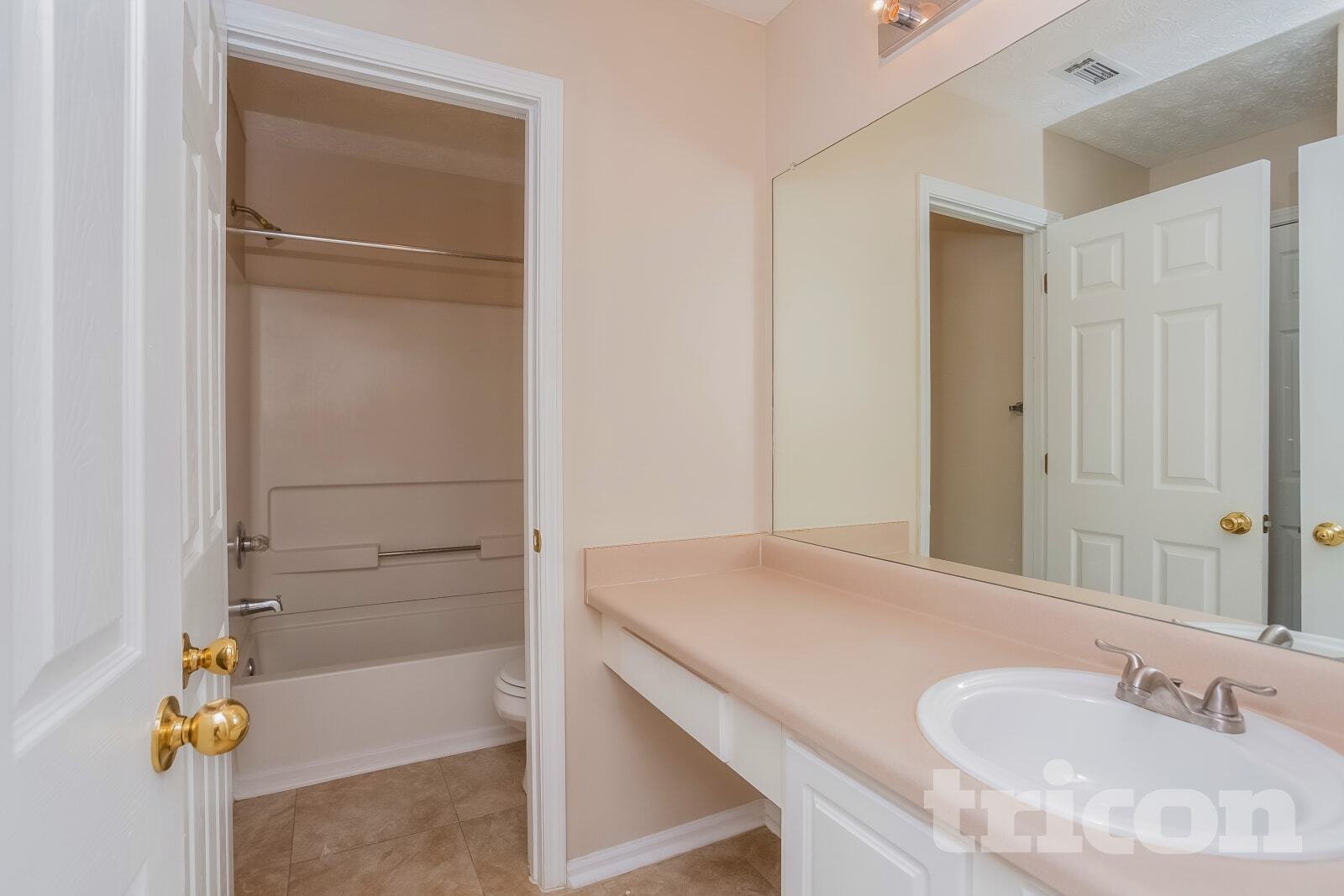 Building Photo - 120 Dairyland Dr