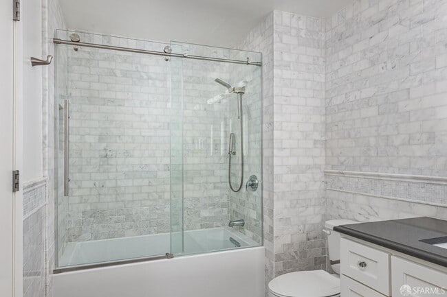 Building Photo - 246 2nd St