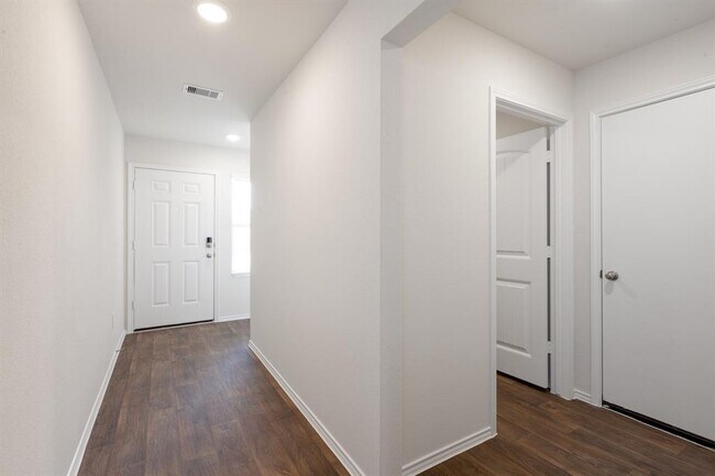 Building Photo - 128 Granary Dr