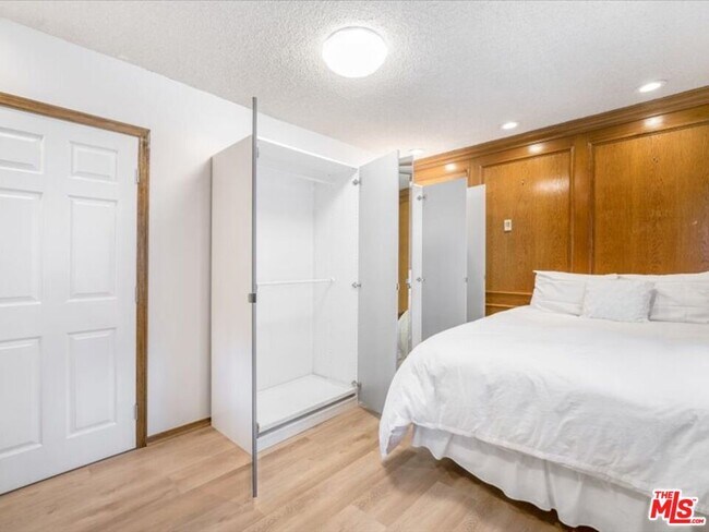 Building Photo - 4151 W 132nd St