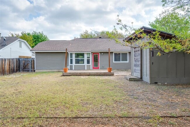 Building Photo - 8700 Soho Dr