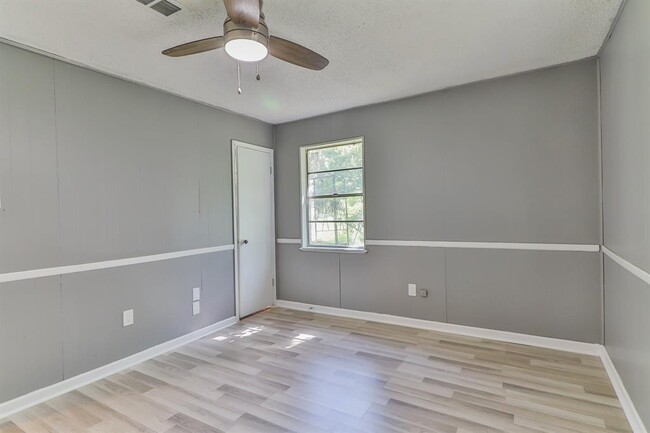 Building Photo - 20 W Oak Rdg Dr