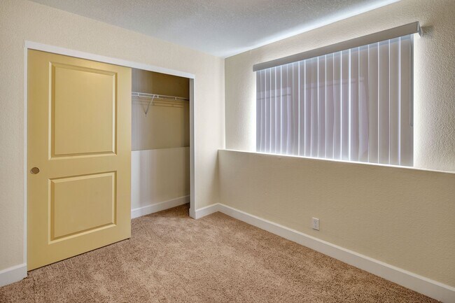 City View Apartments - Bedroom - City View