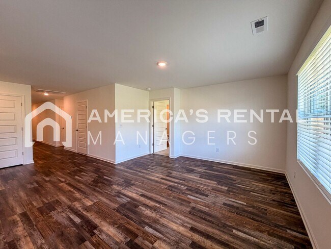 Building Photo - 305 Pne Rdg Dr