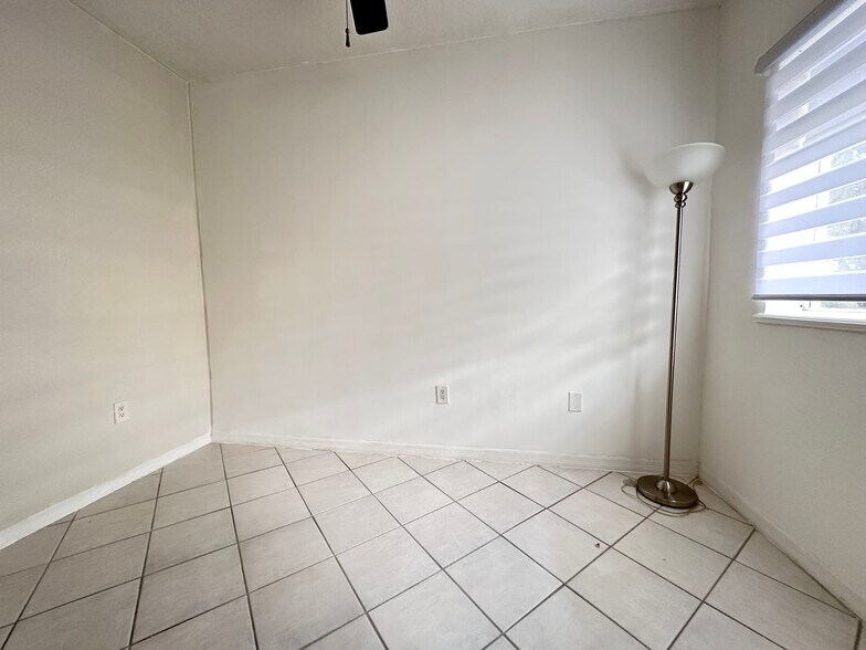 Building Photo - 3051 SW 27th Ave