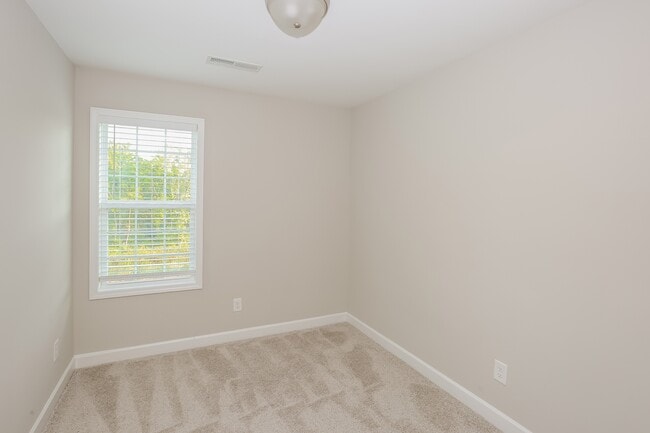 Building Photo - 114 Rowan St