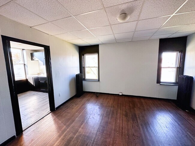 Building Photo - 111-115 Lyell