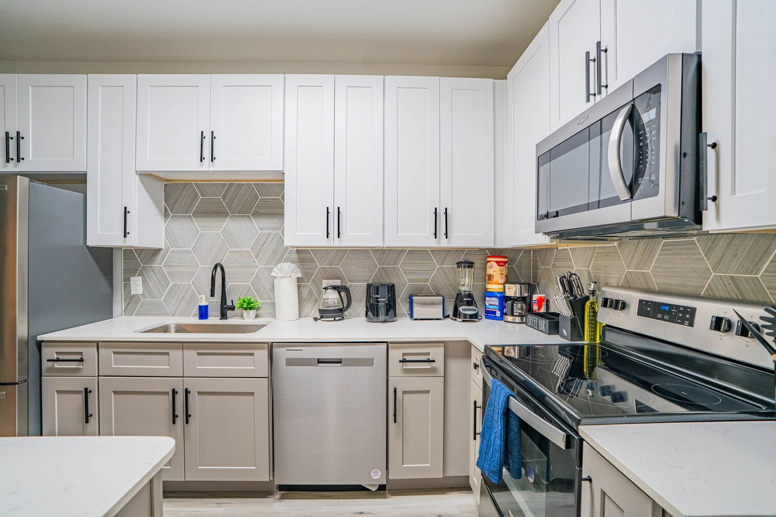 Building Photo - 6610 N 93rd Ave