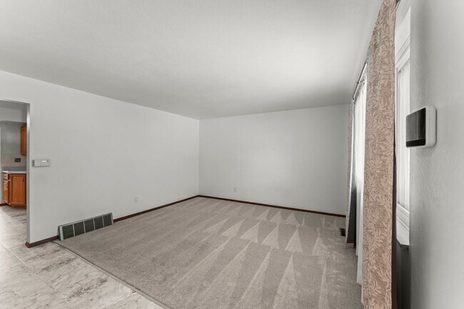 Building Photo - 4025 N Carefree Cir