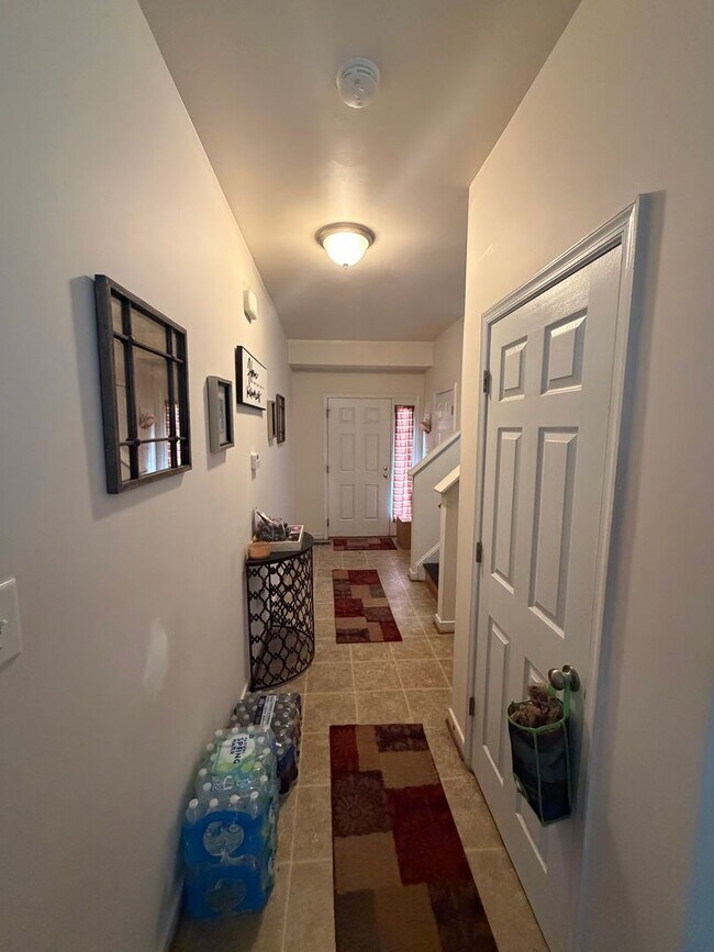 Building Photo - 3 Bdrm/2.5 Bth Home Located Close to I-95