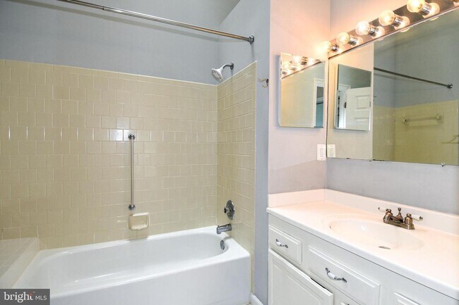 Building Photo - 4056 Grays Pointe Ct