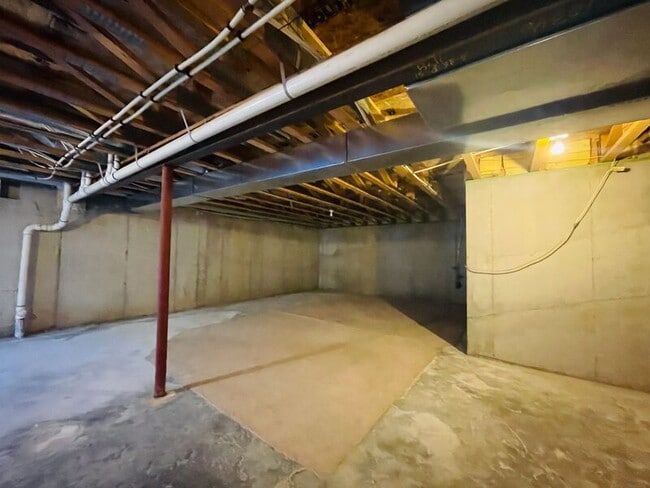 Building Photo - 10340 Parkview Ave