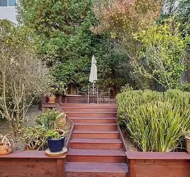 Building Photo - 16-18 Hoffman Ave