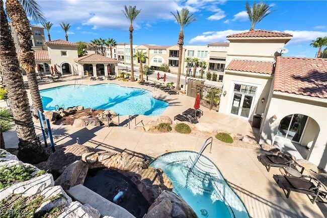 Building Photo - 2555 Hampton Rd