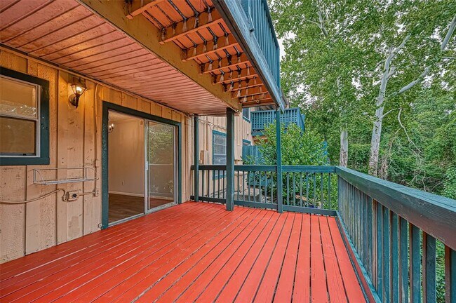 Building Photo - 8277 Kingsbrook Rd