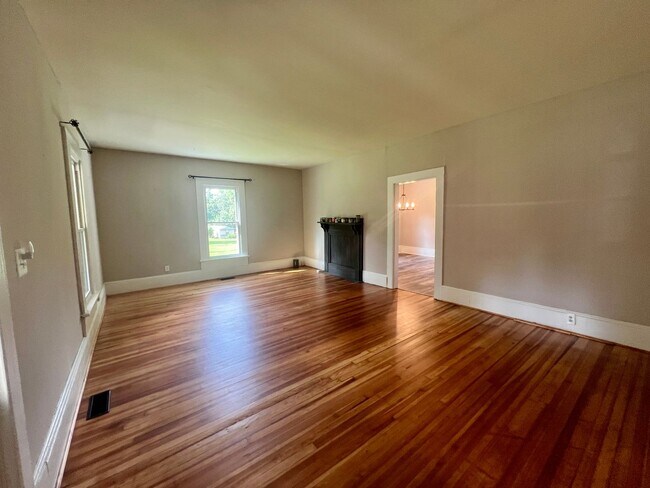 Building Photo - Fall Into Your New Home!
