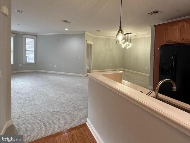 Primary Photo - 300 W Elm St