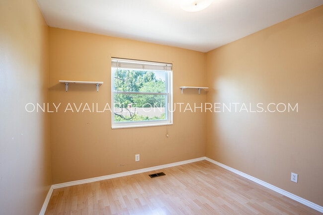 Building Photo - 1120 S 850 E