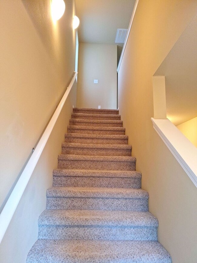 Building Photo - Central Valley Area - 2 Story Home (3Bed, 2.5 Bath)