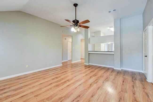 Building Photo - 3730 Sunshine Ln