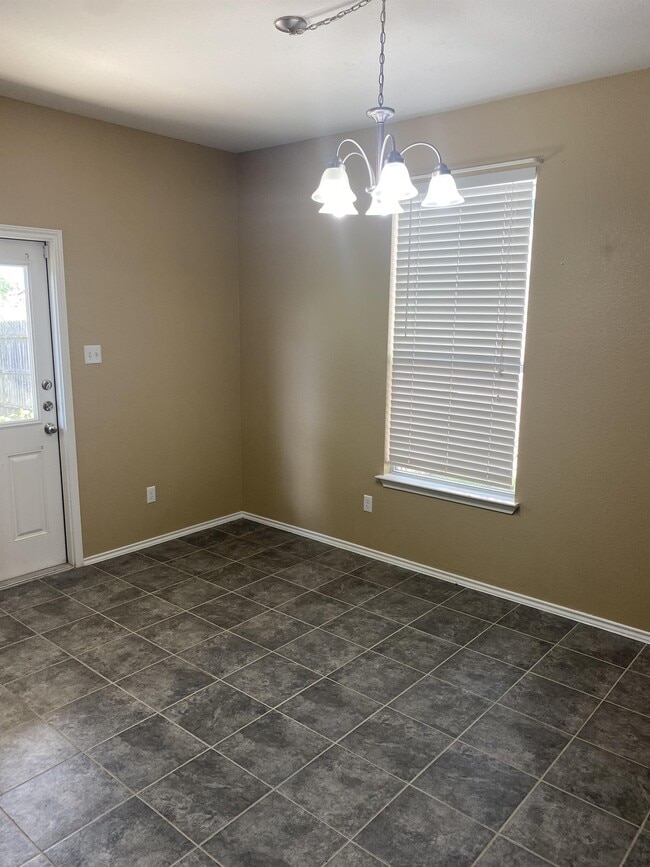 Building Photo - 3216 Claymore St