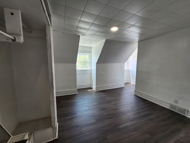 Building Photo - 446 Airbrake Ave