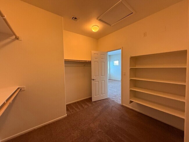 Building Photo - 3 BED 2.5 BATH 2 CAR GARAGE HOME w/ LOFT &...