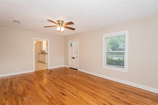 Building Photo - 1607 W 40th St