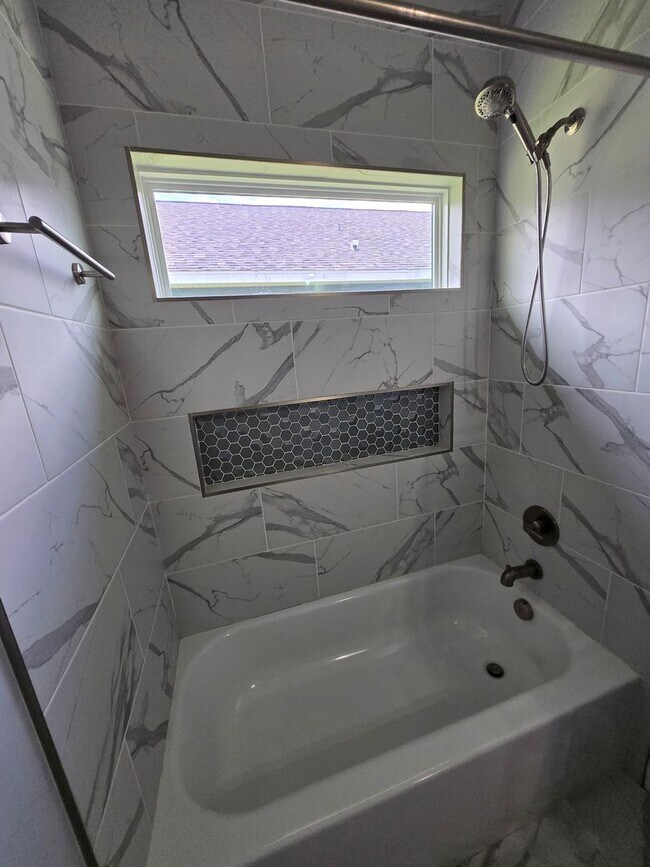 Building Photo - Beautiful 3-Bedroom, 2.5 Bath Home in Desi...
