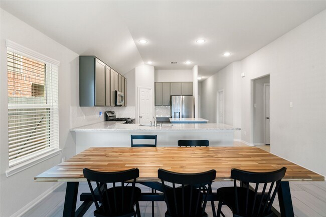 Building Photo - 1859 Cypress Canyon Trail