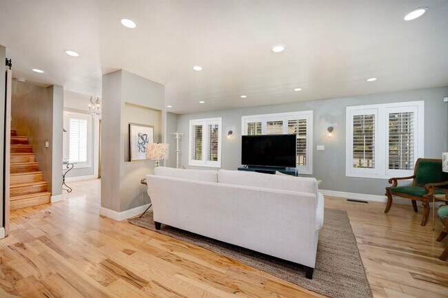 Building Photo - 12422 Homestead Way