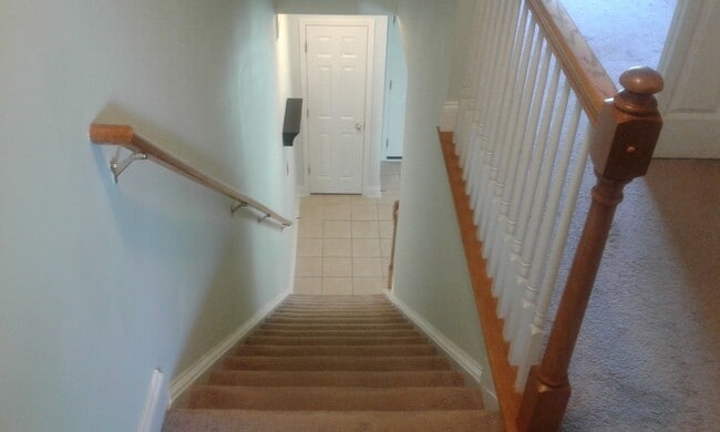 Building Photo - Lovely Townhome in Southeast Columbia