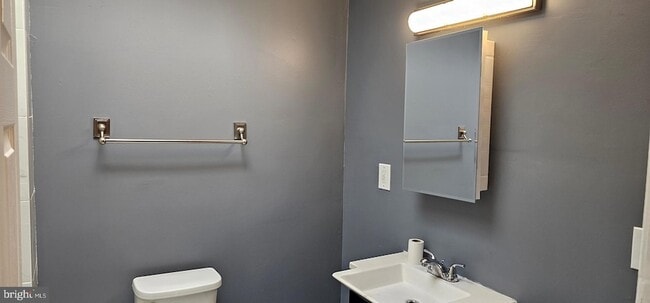 Building Photo - 1221 Poplar Grove St