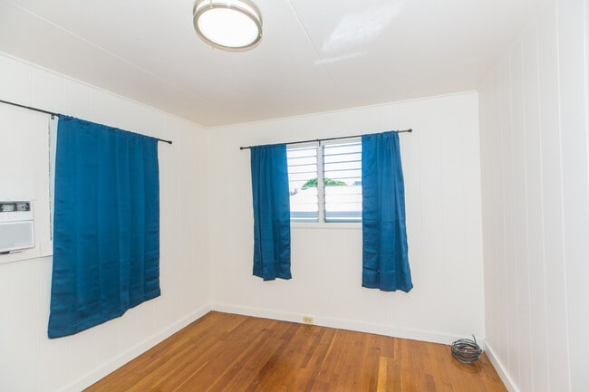 Building Photo - 730 6th Ave