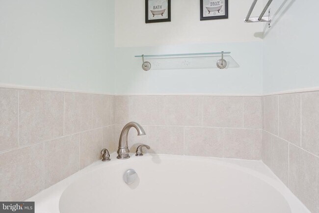 Building Photo - 1018 Booth St