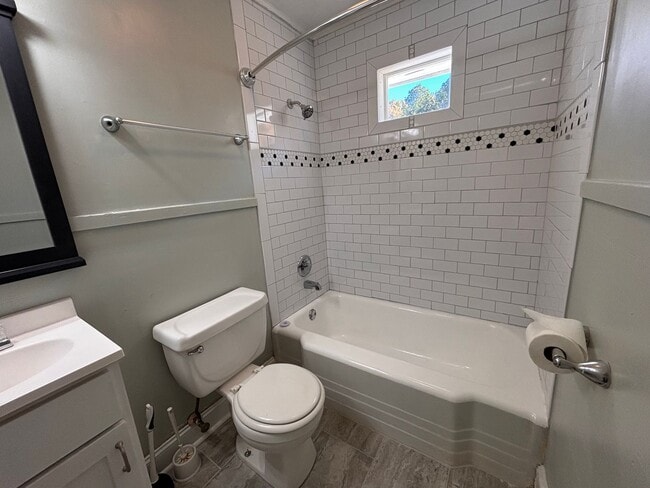 Building Photo - 2 Bedrooms- 1 Bathroom- House in Rome!