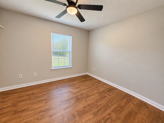 Building Photo - Enjoy the charm of St. Augustine living without the restrictions of an HOA!