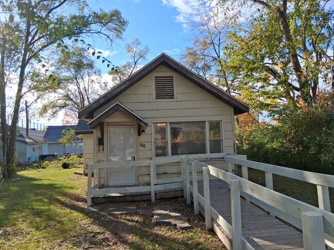 Primary Photo - 904 N Collett St