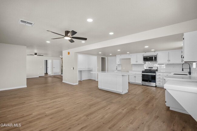 Building Photo - 5039 W Ave K 14