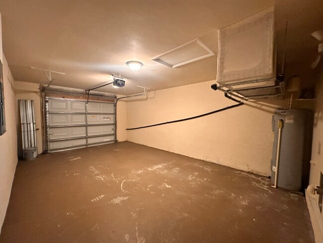 Building Photo - 906 SE 12th Terrace