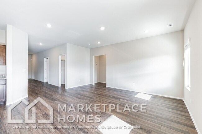 Building Photo - 884 S Brambling Ln
