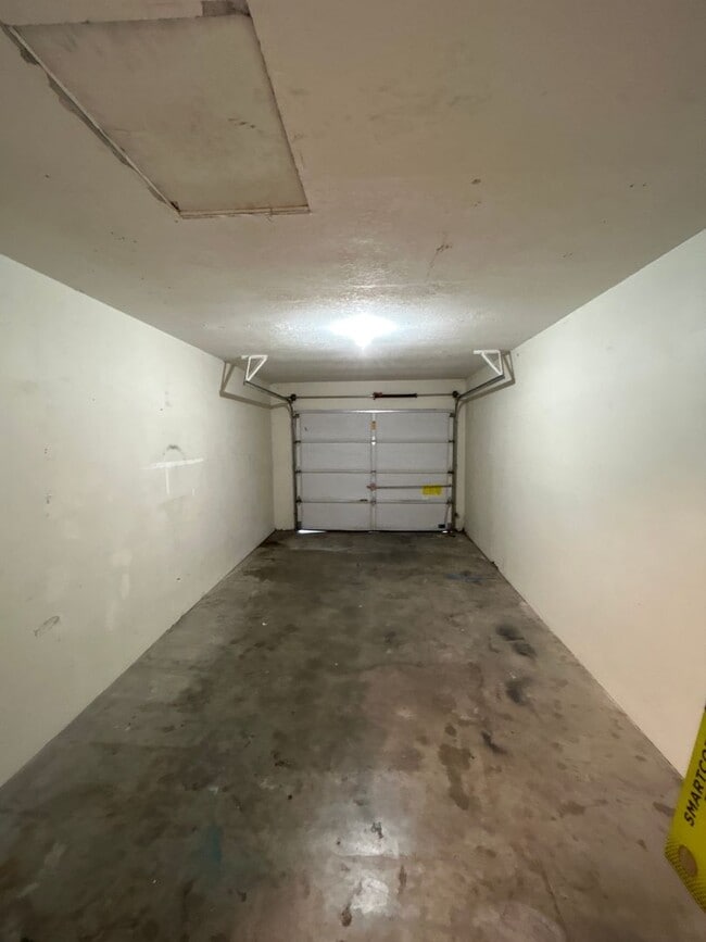 Building Photo - 2855-2855 SW Umatilla Ave