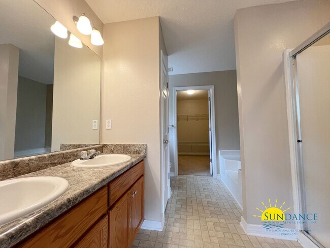 Building Photo - Updated 4 Bedroom Home in Crestview