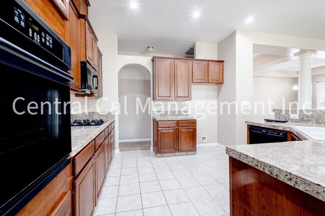 Building Photo - 3 Bedroom/2 Bath Home with Office in the Desired Northwest - $2495 Per Month