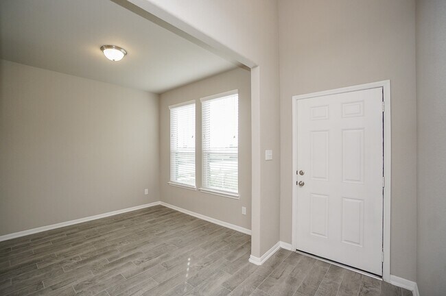 Primary Photo - 5463 Grand View Dr